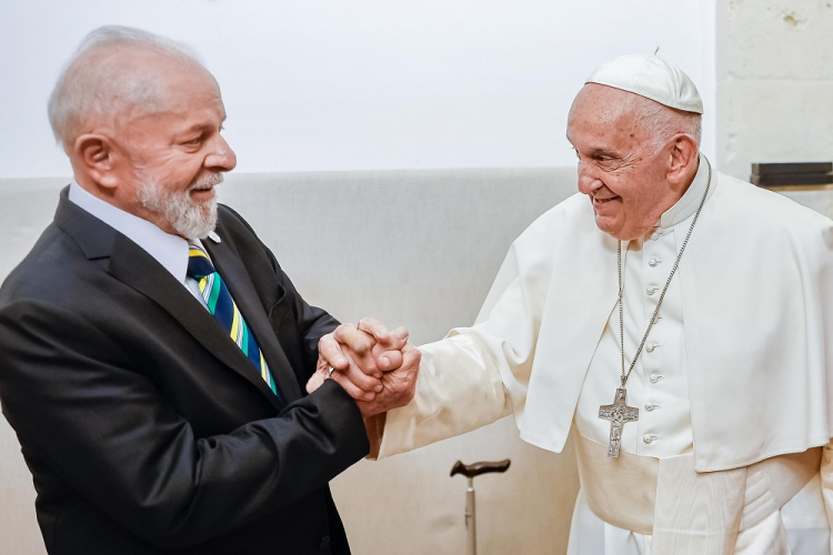 Lula parabeniza papa Francisco pelo aniversário de 88 anos