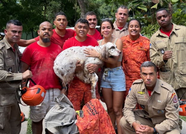 Anitta publicou agradecimento aos bombeiros em suas redes sociais por terem a ajudado a encontrar o cachorro Charlie