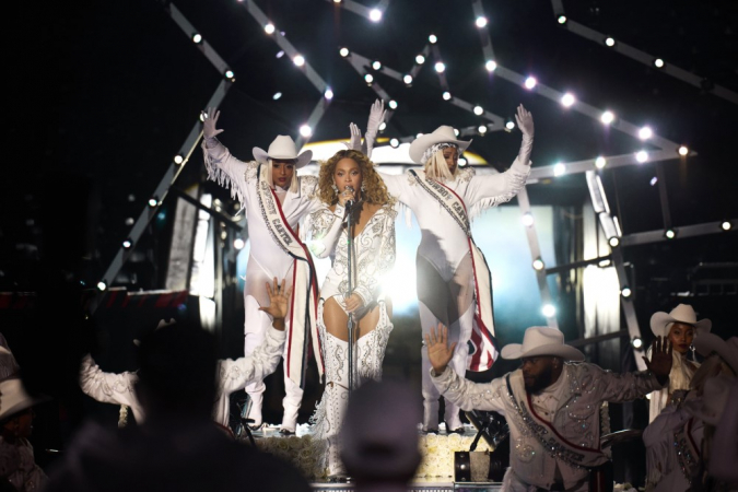 Beyoncé se apresenta no intervalo da NFL