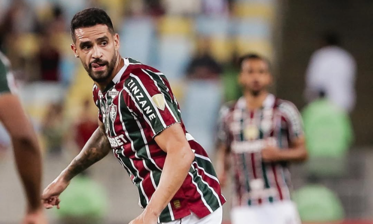 Renato Augusto em partida no Fluminense