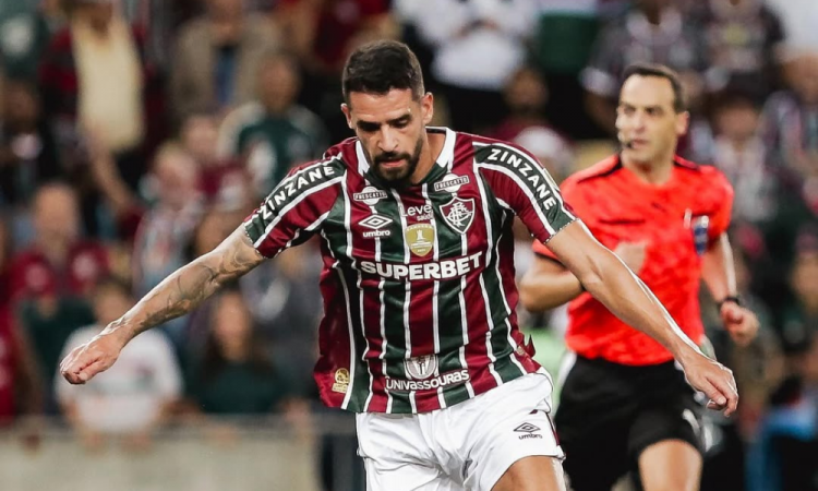 Renato Augusto em partida no Fluminense