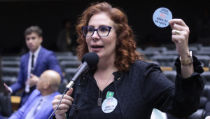 A deputada federal Carla Zambelli no plenário da Câmara