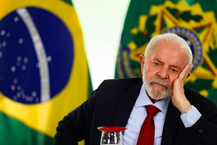 Lula está ‘lúcido, orientado, conversando e passou a noite bem’, aponta boletim médico