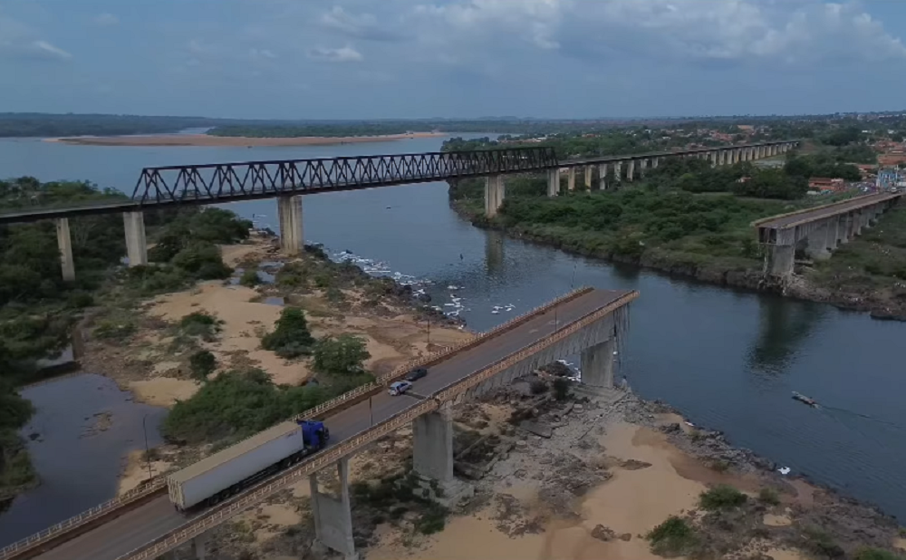 Imagem gravada por drone mostra rompimento na ponte