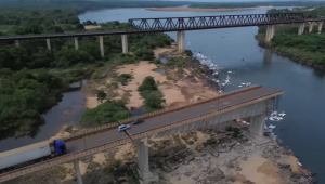 Imagem gravada por drone mostra rompimento na ponte Juscelino Kubitschek, que liga o Maranhão ao Tocantins