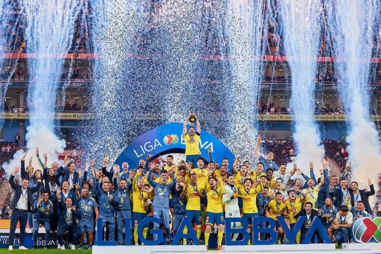 André Jardine conquista tricampeonato com o América do México e se torna o treinador mais vitorioso do clube