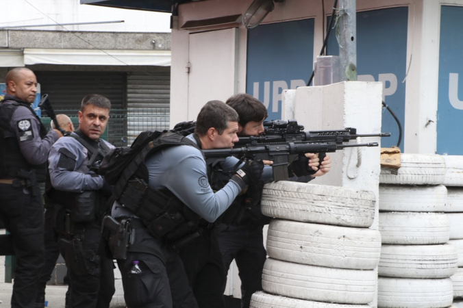 A Polícia Civil realiza a Operação Torniquete no Complexo da Penha, na zona norte do Rio de Janeiro