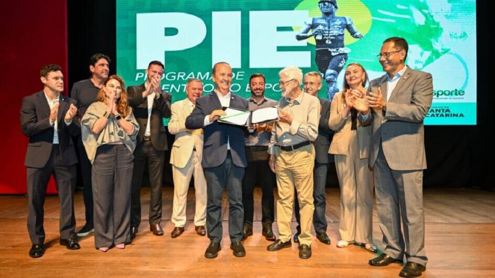 O governador Jorginho Mello participa do lançamento do PIE (Programa de Incentivo ao Esporte)