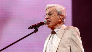 Caetano Veloso no palco montado na Allianz Parque, na zona oeste da capital paulista, em show que fez com Maria Bethânia