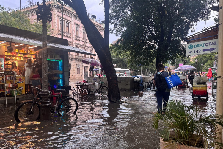 Rio de Janeiro tem chuvas intensas e ventos fortes nesta sexta-feira (20)