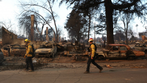 Ventos fortes alimentam vários incêndios na área de Los Angeles