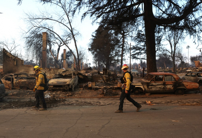 Forti venti alimentano numerosi incendi nell'area di Los Angeles