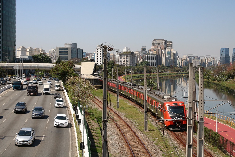 MARGINAL PINHEIROS