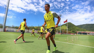 O atacante Carlinhos durante treino do Flamengo