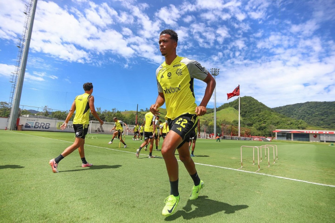 L'attaccante Carlinhos durante l'allenamento del Flamengo