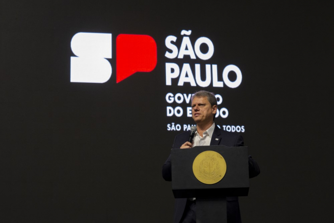 Tarcísio de Freitas discursando