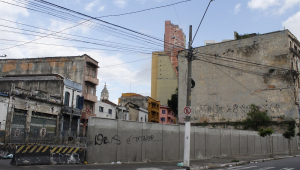 muro que a Prefeitura de São Paulo construiu na Cracolândia, no centro da cidade, para delimitar uma área e confinar os usuários de drogas