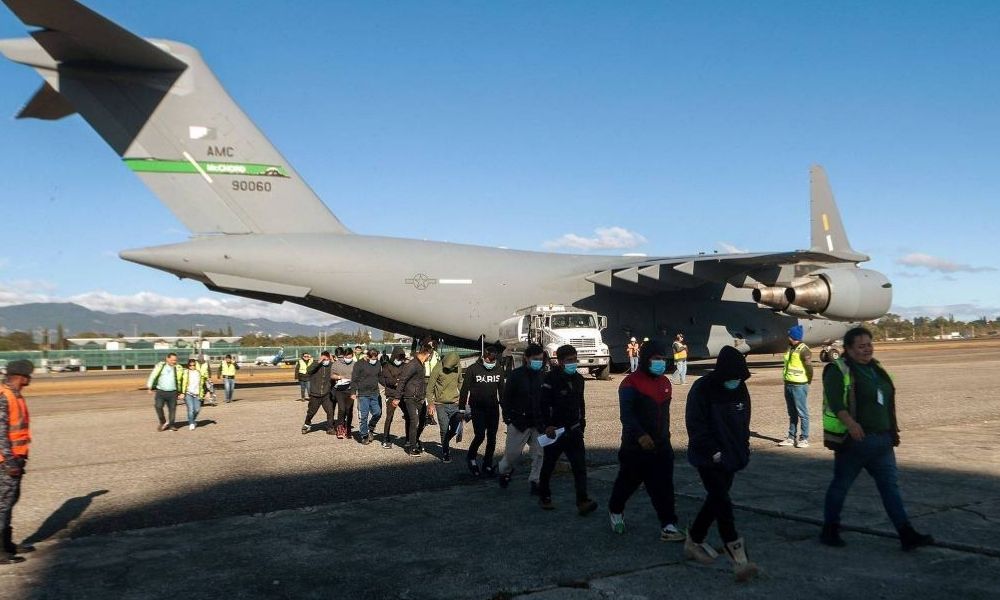 Congresso brasileiro aciona embaixada americana por brasileiros deportados