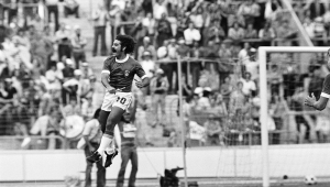 Rivelino comemora seu gol em partida válida pela segunda fase da Copa do Mundo de 74, disputada na Alemanha