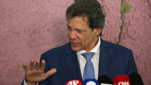 O ministro da Fazenda, Fernando Haddad, durante coletiva sobre a decisão da Receita Federal de revogar a nova fiscalização do Pix