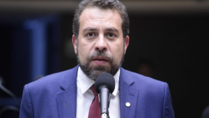 Guilherme Boulos fala na Câmara dos Deputados