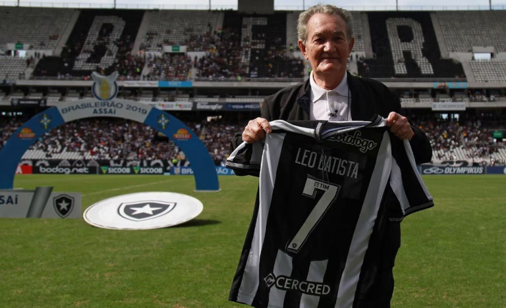 Botafoguense, Leo Batista ganhou uma homenagem com seu nome em uma cabine de imprensa no Estádio Nilton Santos, em 2019