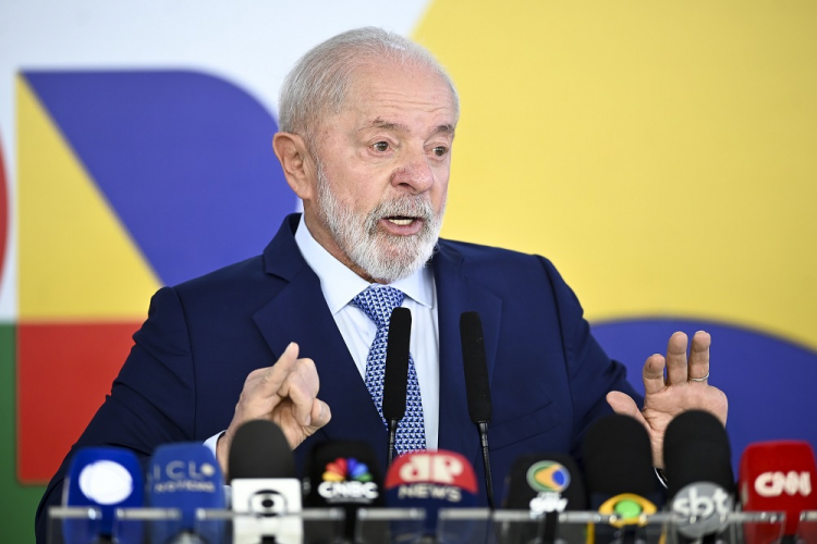 Lula reafirma compromisso com equilíbrio fiscal e isenção de IR em mensagem ao Congresso