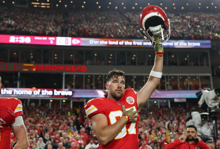 Travis Kelce ‘fura’ NFL, confirma jogo do Kansas City Chiefs em Itaquera, mas reclama do calor do Brasil