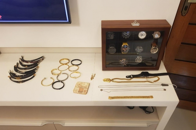 Pulseiras e relógios apreendidos pela Polícia Federal