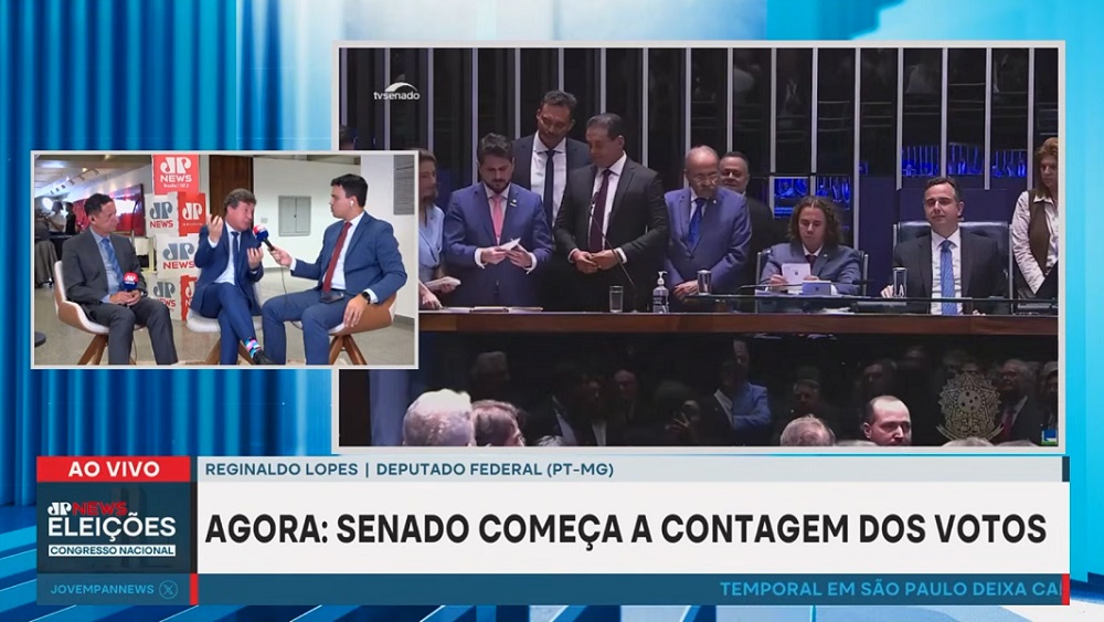 Reginaldo Lopes, deputado do PT, fala com José Maria Trindade e Bruno Pinheiro, jornalistas da Jovem Pan News