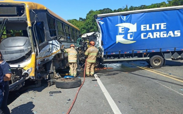 Acidente na BR-393 deixa 20 feridos em Paraíba do Sul