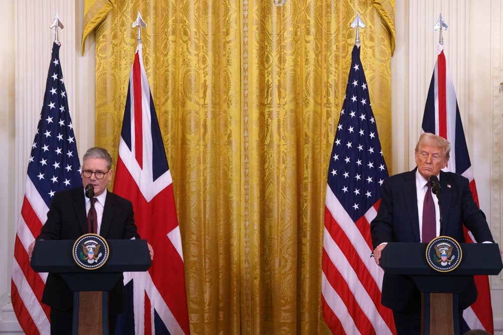 WASHINGTON (Estados Unidos), 27/02/2025.- O presidente dos EUA, Donald Trump (D), com o primeiro-ministro britânico, Keir Starmer