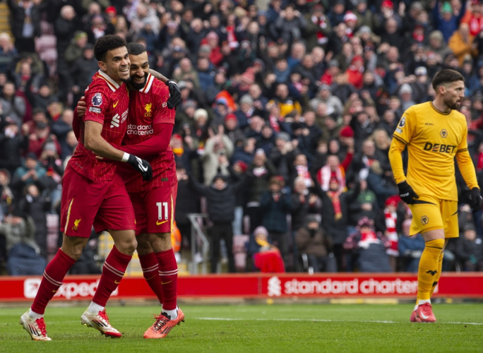 Liverpool vence Wolverhampton e recupera vantagem na liderança da Premier League