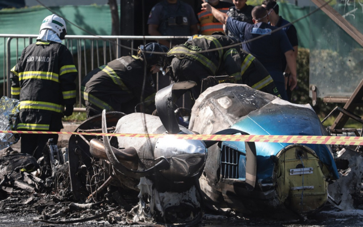 Queda de avião na zona oeste de SP deixa dois mortos e sete feridos