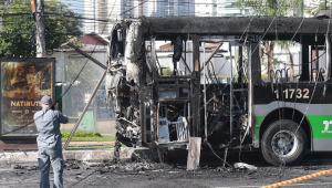 ônibus avião acidente