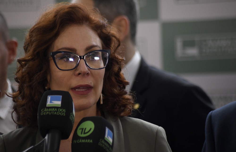 A deputada federal Carla Zambelli (PL- SP) participa de coletiva com deputados da oposição na Câmara dos Deputados, em Brasília (DF)