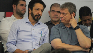 O governador de São Paulo, Tarcísio de Freitas, e o prefeito da cidade, Ricardo Nunes, durante a inauguração da estação Varginha, da Linha 9-Esmeralda da ViaMobilidade