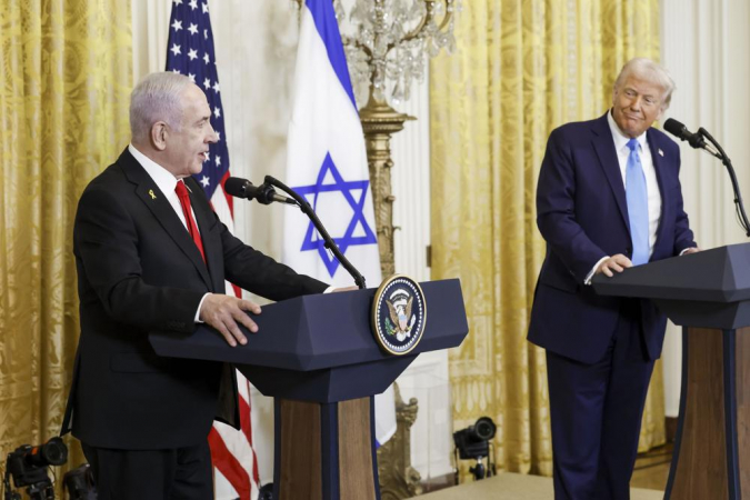 Washington (Estados Unidos), 04/02/2025.- O primeiro-ministro israelense Benjamin Netanyahu (E) e o presidente dos EUA Donald J. Trump