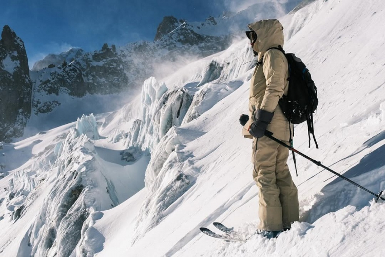 Esquiador ‘engolido’ por avalanche na França é encontrado com vida