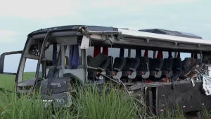 Doze estudantes universitários morrem em acidente de ônibus em São Paulo