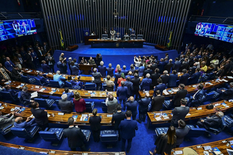 Câmara cita ‘convulsão parlamentar’ e pede que STF adie decisão que afasta sete deputados