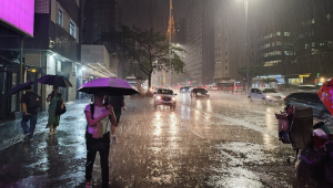 Temporal atinge a cidade de São Paulo