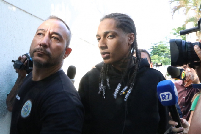 O rapper Oruam é preso em flagrante por abrigar um foragido da Justiça em sua casa no Rio de Janeiro