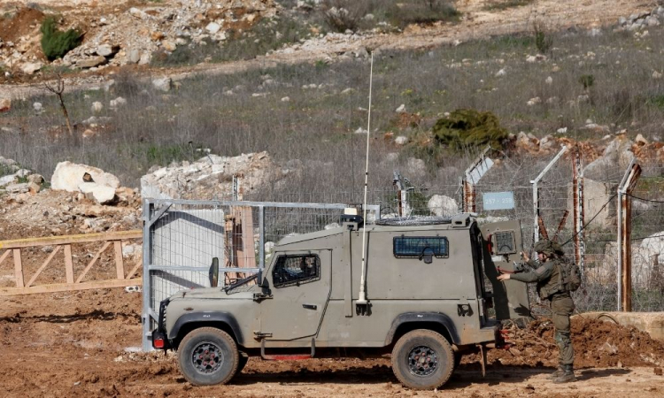 Israel mantém tropas na fronteira com Líbano apesar de cessar-fogo