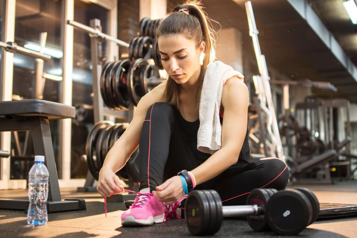 Alguns exercícios na academia podem ser feitos sem tênis
