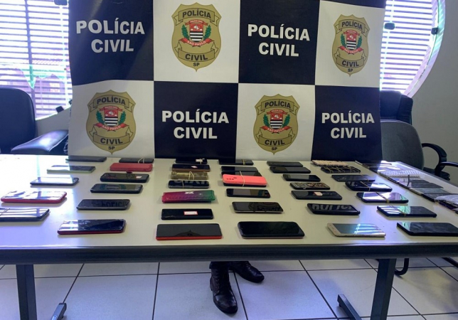 Celulares recuperados pela Polícia Civil na Operação Moving Target