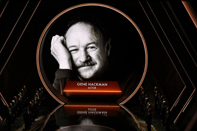 imagem do falecido ator norte-americano Gene Hackman é exibida em uma tela durante o segmento "in memoriam" na 97ª edição do Oscar