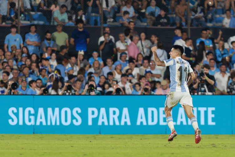 Após golaço de Almada, Argentina precisa de empate contra o Brasil para se garantir na Copa do Mundo