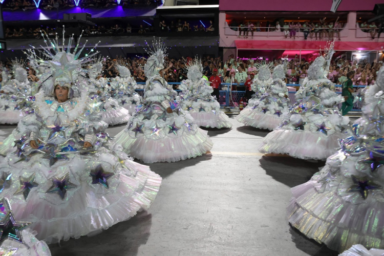 DESFILE ESCOLAS DE SAMBA CARNAVAL RJ 2025