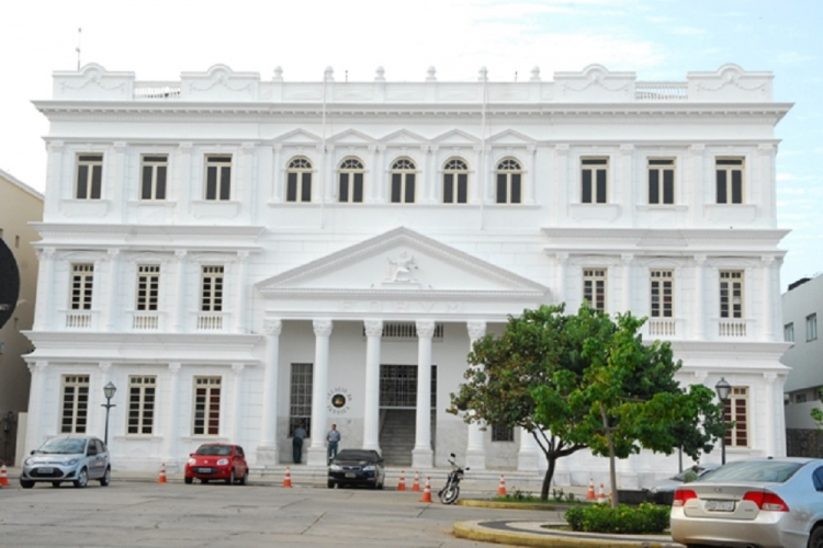 Tribunal de Justiça do Maranhão quer comprar 50 iPhones 16 Pro Max para desembargadores